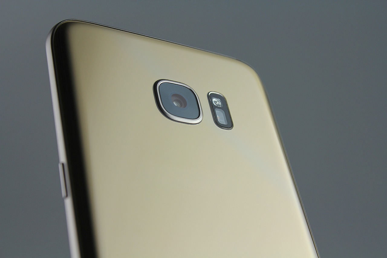 科技與藝術的巔峰融合，最新款三星智能手機的誕生