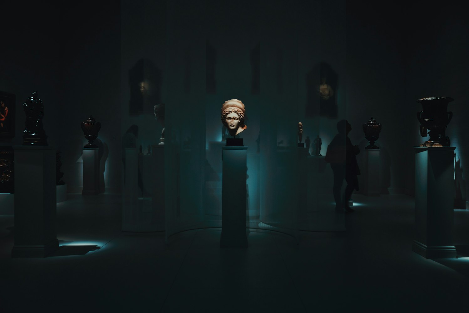 麻生香織與電影的時空之旅，影像魅力展現(xiàn)的跨越之旅